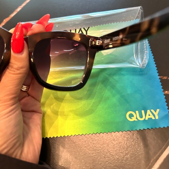 Quay After Hours XL sunglasses tortoise black/black fade - Picture 9 of 11